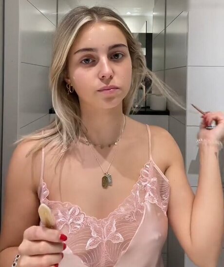 Lea Breuer nudes star galleries