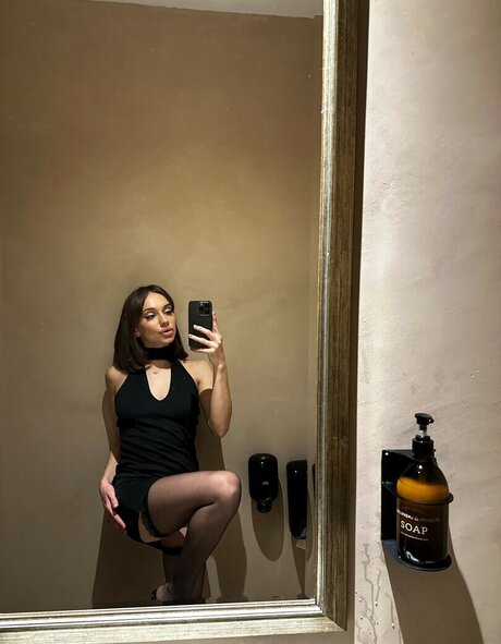 Prima Bella pornstar nude gallery