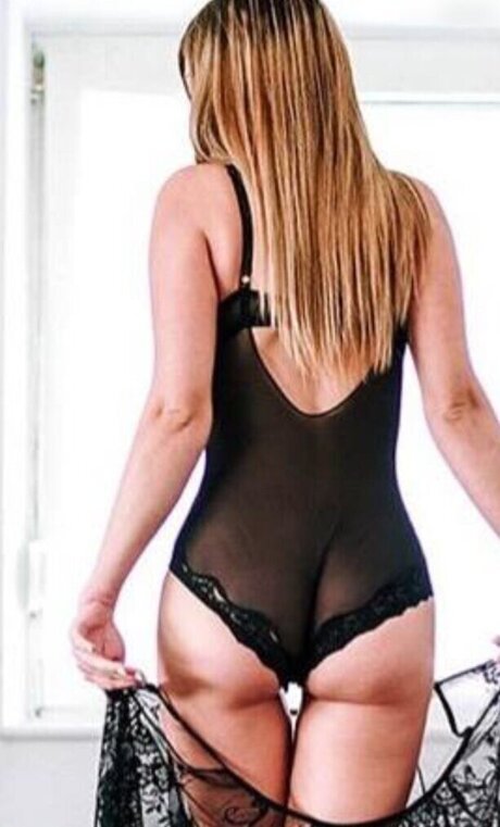 its sunny93 top model photo