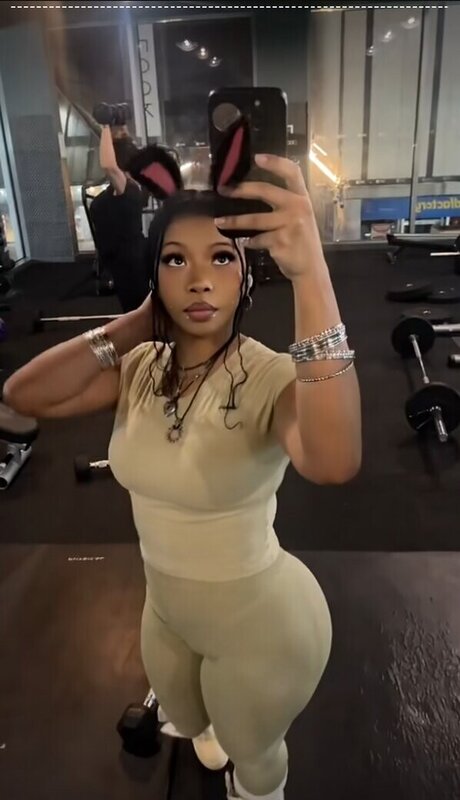 goldenbihxo model best picture