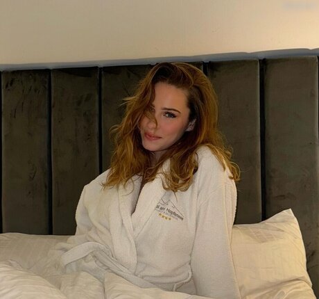 Kim Sara star nude image