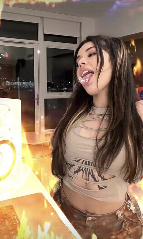 Wavy Brin model beautiful photos