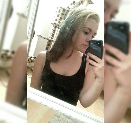 Laura Knoblauch nice model pic