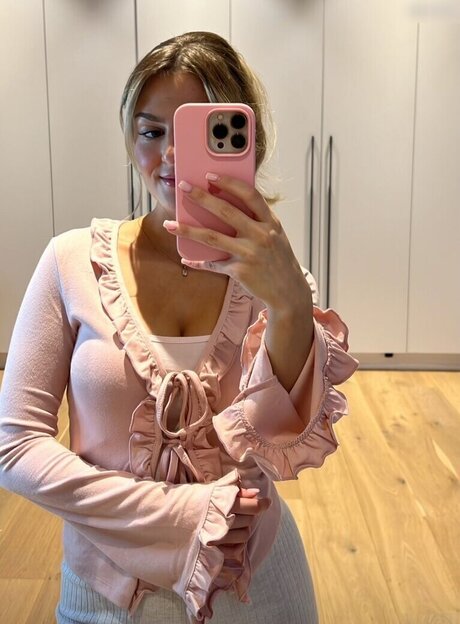 Melina msxou sexy actress pics