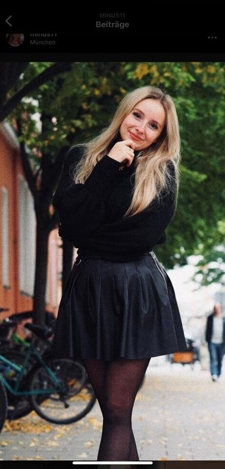 MinusElf star sexy pics