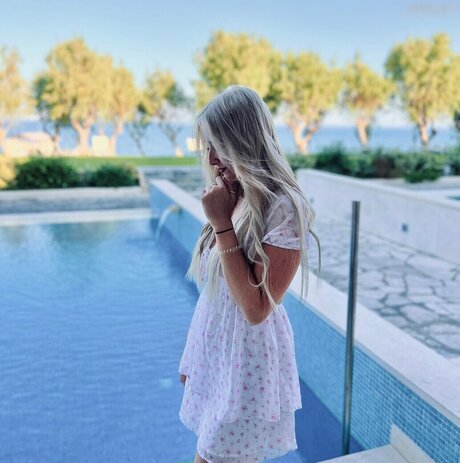 MinusElf naked star images