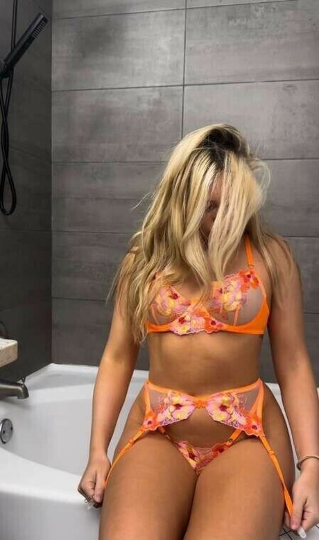 PeachesExclusive star beautiful pics