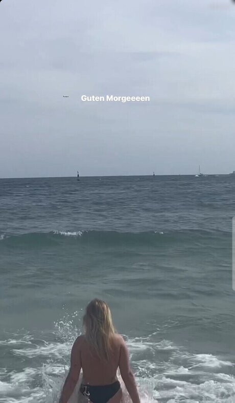 Viky kid naked model photo