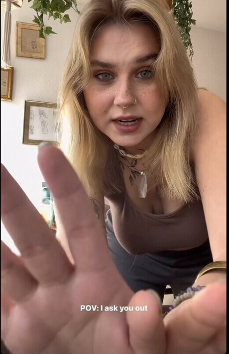 Viky kid sexy model pic