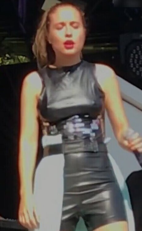 Alice Merton sexy model images