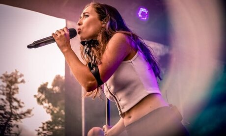 Alice Merton pornographic actress pictures