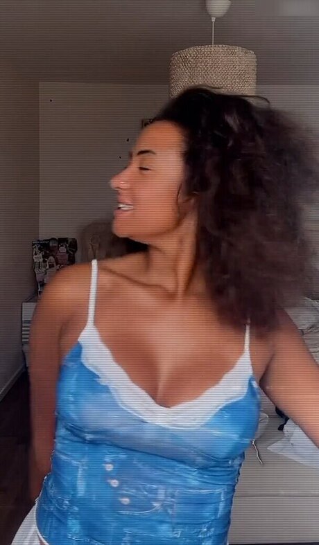 Shaggy Baggy exclusive actress picture