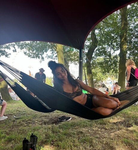 Shaggy Baggy art actress images