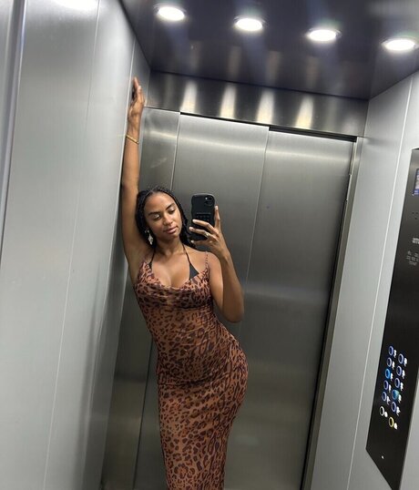 Shaggy Baggy nice actress photo