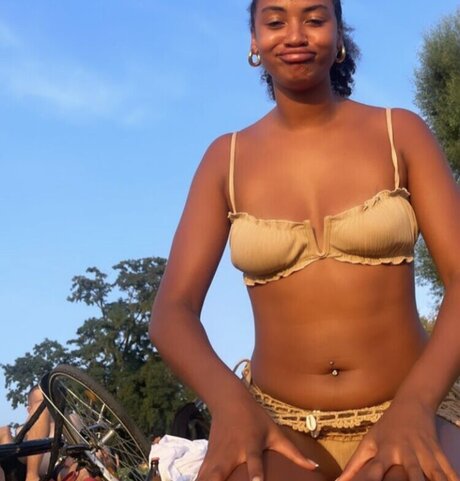 Shaggy Baggy xxx model image