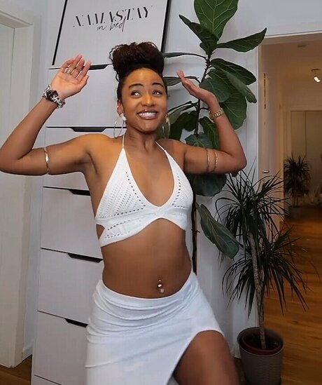 Shaggy Baggy star erotic archive