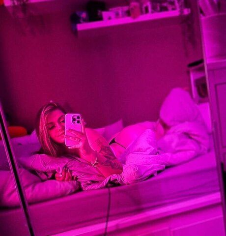 Feneliactx model sexy photo