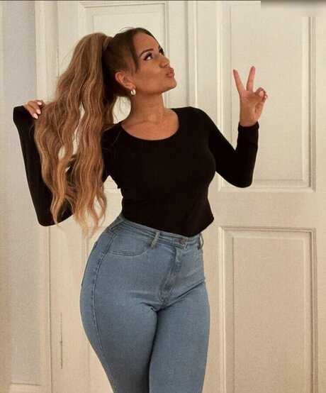 gangbang onlyfans nudes image