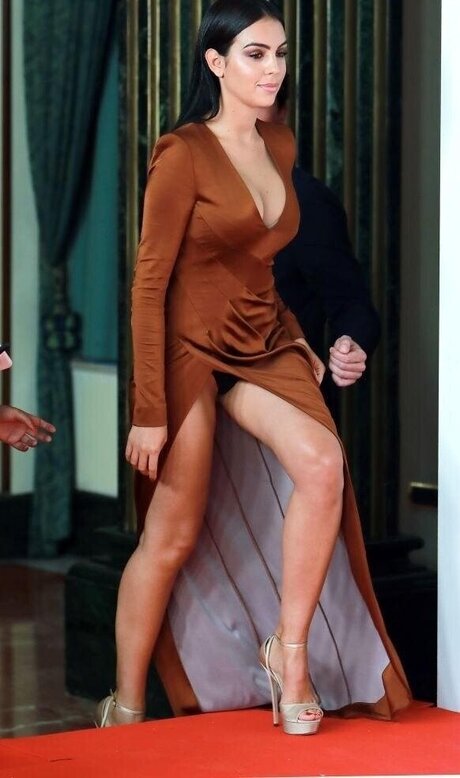 busty mom onlyfans free galleries