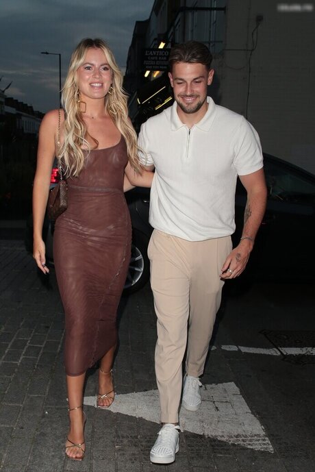 lesbian kissing onlyfans free archive