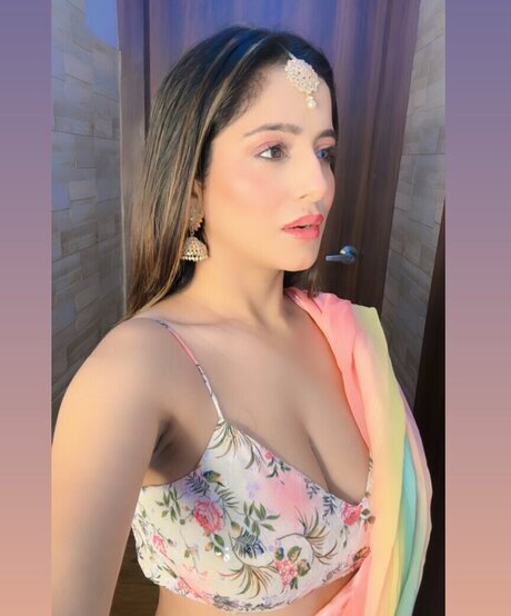 Kate Sharma model pretty pics