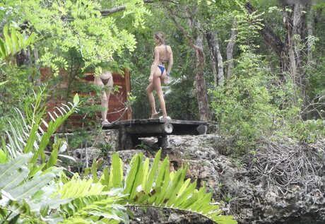 Delilah Hamlin hot star image