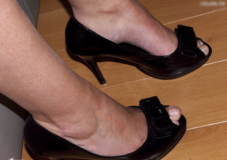 blonde yoga onlyfans hot naked gallery