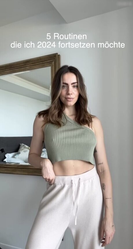 herstoryfeed nice model galleries