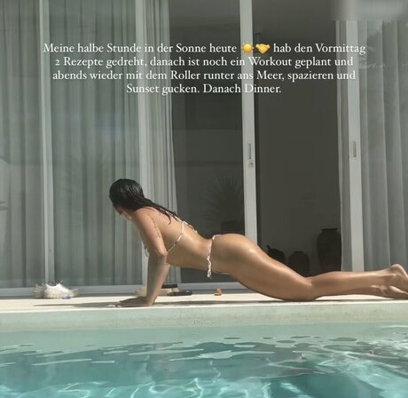 herstoryfeed model archive