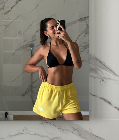 herstoryfeed free model pic