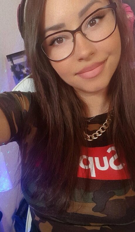 Bunnygirl pretty model image