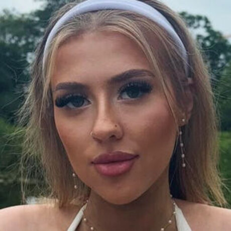 Emma Cassidy star exclusive photos