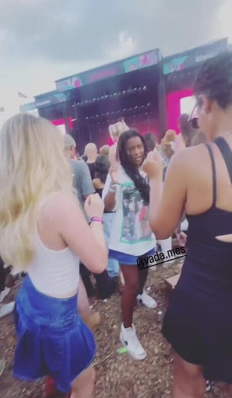 Mckenna Grace star naked picture