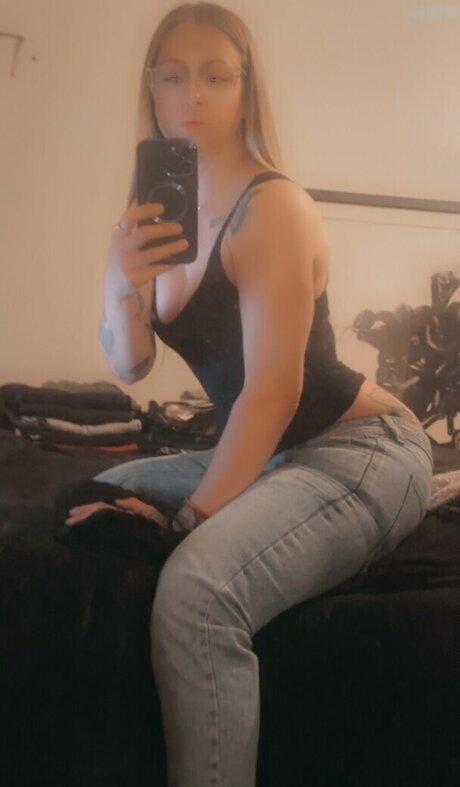 Leah Luv pornstar naked picture