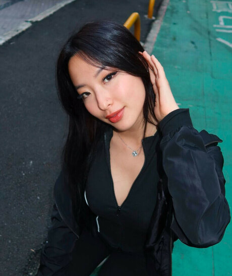 Winnie Chang model nude image