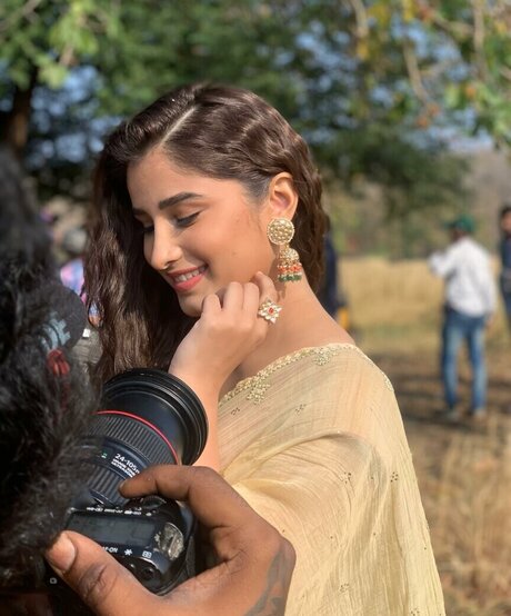 Rasha Thadani sexy actress photo