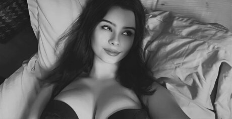 Layla XX model exclusive photos