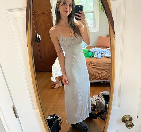 Alicia Bognanno hot actress picture