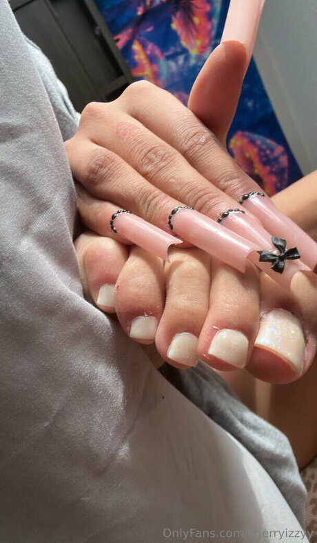 cherryizzyy nice actress image