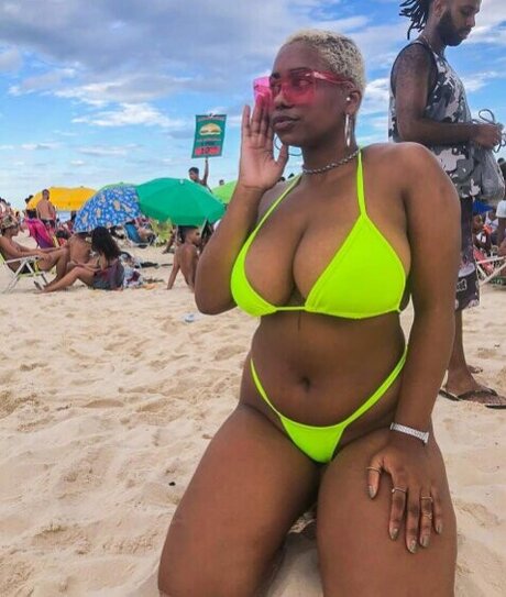 Velvet Scarlett model high quality pictures