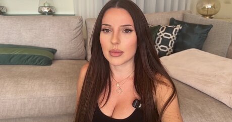 Nikoleta Milenova art model pic