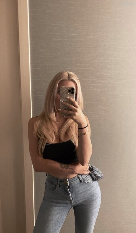 busty mom onlyfans sexy xxx pics