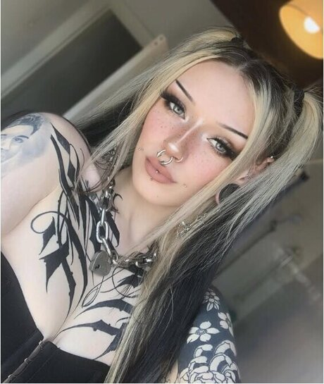 Em Bearshaw pornstar nude images