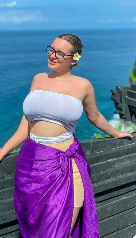 Dr Santi model nice picture