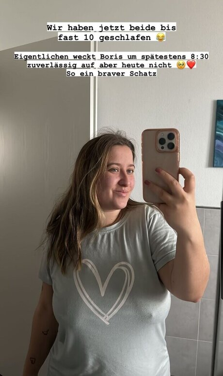 endlich zufrieden erotic model image