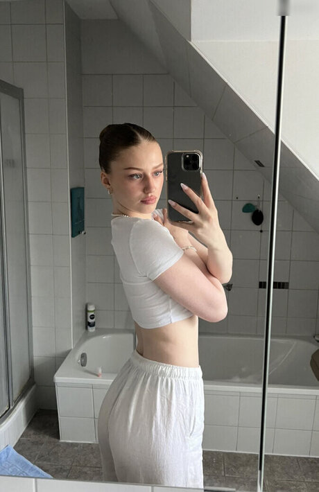 Yana Clare exclusive pornstar pic