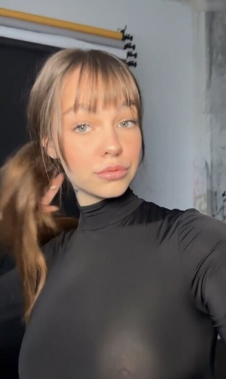 Tizeax star porn image