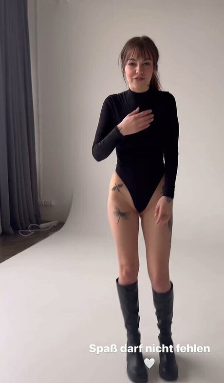 Tizeax sex pornstar photos