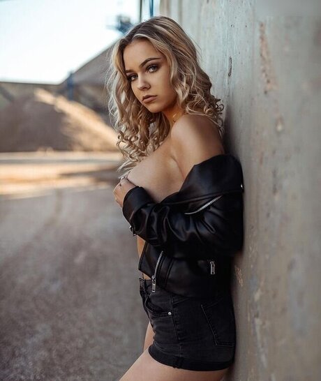 Tizeax xxx actress picture