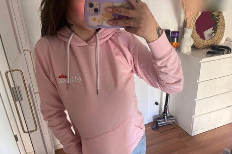 Tizeax porn model image